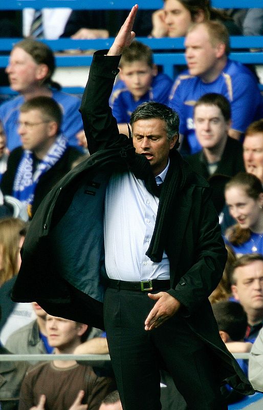 Reacción de Mourinho ante un lance de un partido ante el Everton en 2006.