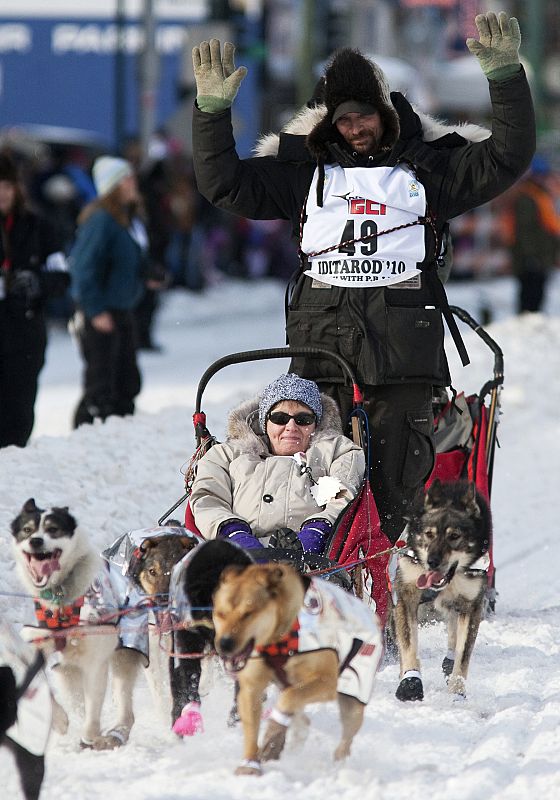 Uno de los participantes en la ceremonía inaugural de Iditarod