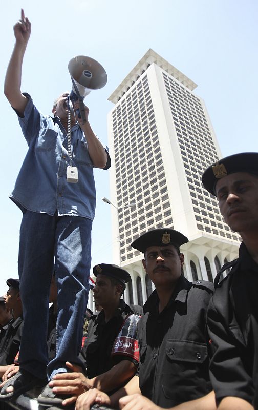 An Egyptian protester shouts anti-Israeli slogans in front of the Egyptian Foreign Ministry in Cairo