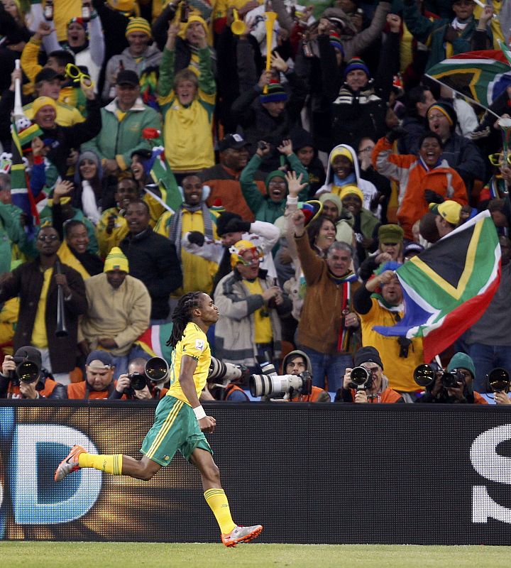 El jugador sudafricano Tshabalala se ha convertido en el primer goleador del Mundial 2010