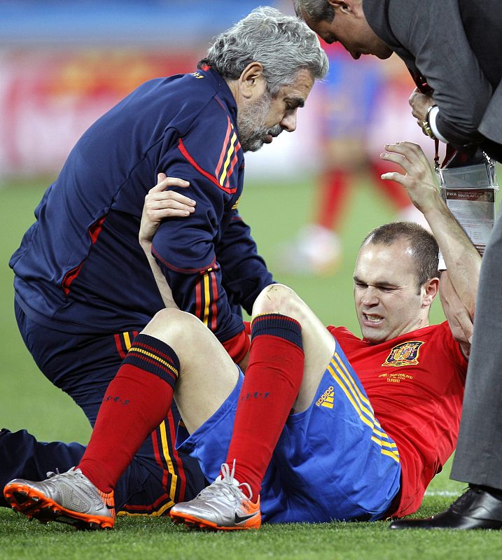 Andrés Iniesta, que fue duda hasta última hora, ha vuelto ha lesionarse en el partido que España ha perdido ante Suiza.