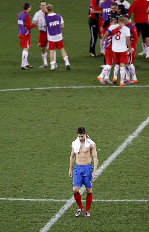 Spain's Torres leaves the field at the end of a 2010 World Cup Group H match against Switzerland in Durban