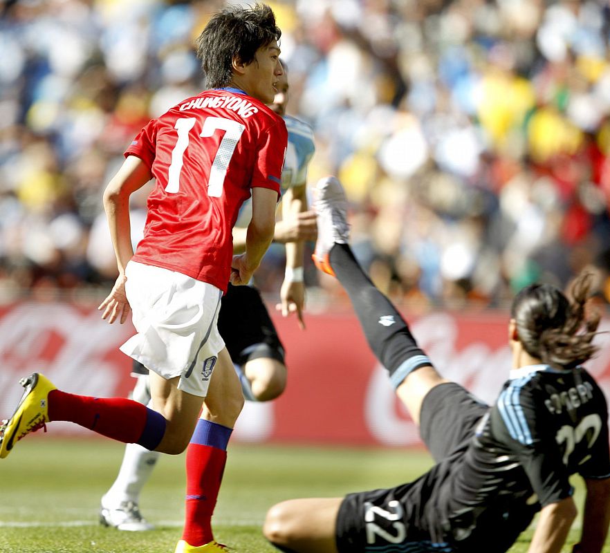 Lee Chung-Yong supera a Sergio Romero en lo que fue el único tanto de Corea