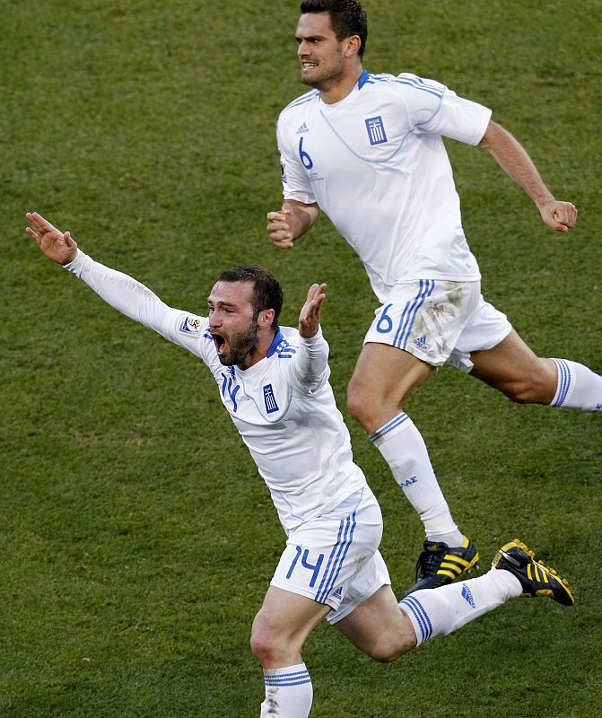 Salpigidis celebra el gol marcado a Nigeria con el que se convierte en el primer jugador heleno en anotar en una Copa del Mund