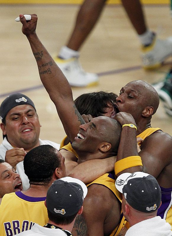 Imágen épica de la celebración de los Lakers.