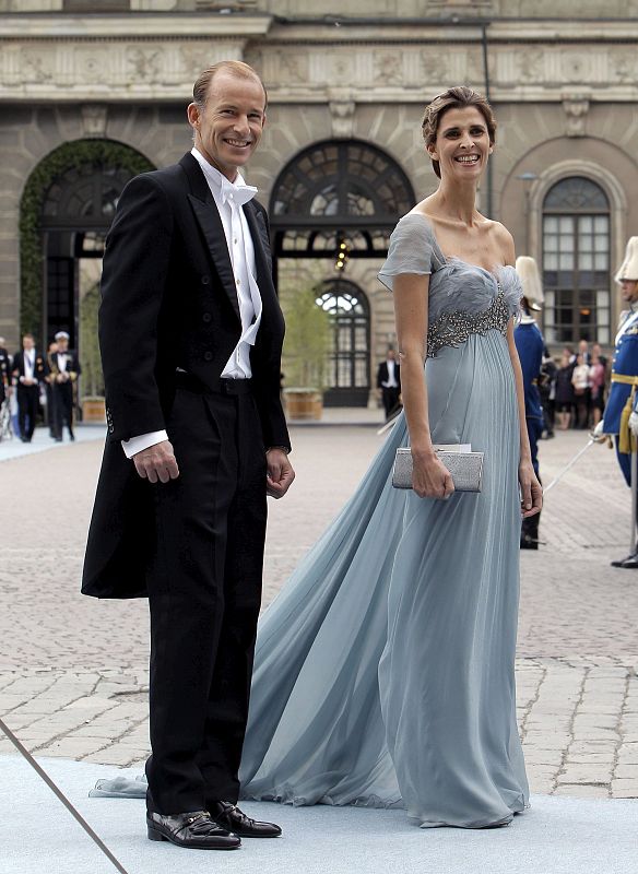 Rosario, muy elegante con un vestido de un solo tirante, ha huido de las joyas.