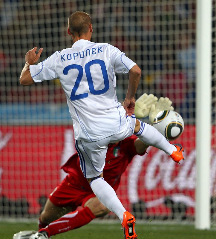 PARTIDO DE LA PRIMERA FASE DEL MUNDIAL DE SUDÁFRICA 2010 ENTRE ESLOVAQUIA E ITALIA