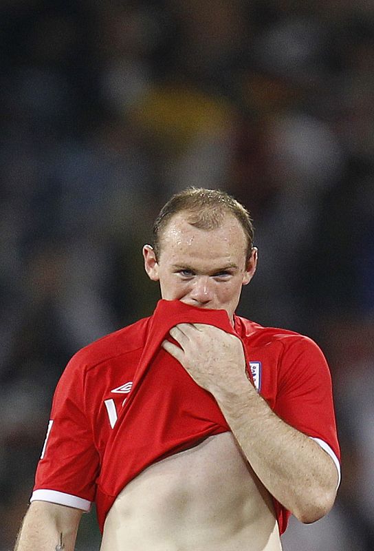 Wayne Rooney, desolado tras caer ante Alemania en el Mundial de Sudáfrica