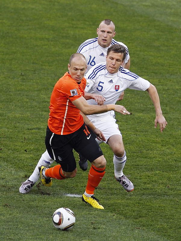 El delantero holandés del Bayern de Munich, Arjen Robben, ha sido titular en el partido de octavos ante la selección de Eslovaquia.