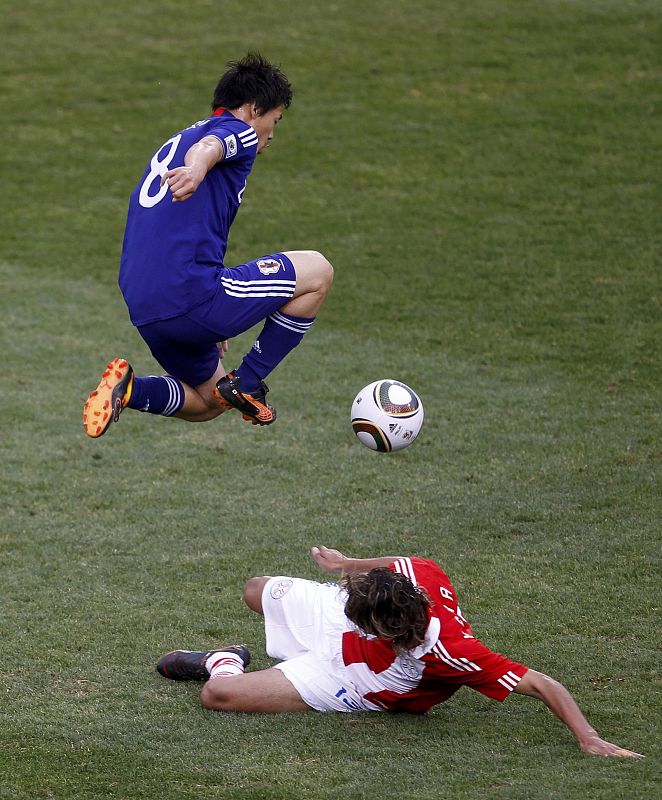 Matsui ha enviado un balón al larguero desde casi 30 metros.