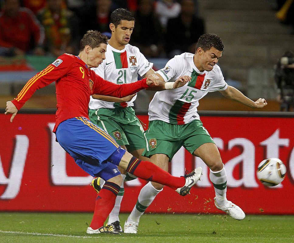 Fernando Torres ha sido el primero en probar suerte nada más comenzar el España Portugal