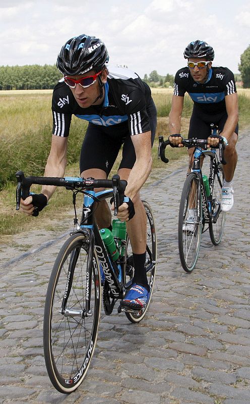 El ciclista inglés Bradley Wiggins (izquierda) y el español Juan Antonio Flecha, ambos del equipo Sky, también se han entrenado