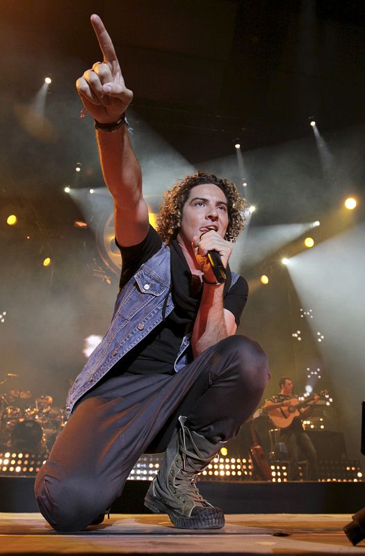 David Bisbal recorrerá España este verano con su gira "Sin MIrar Atrás 2010"