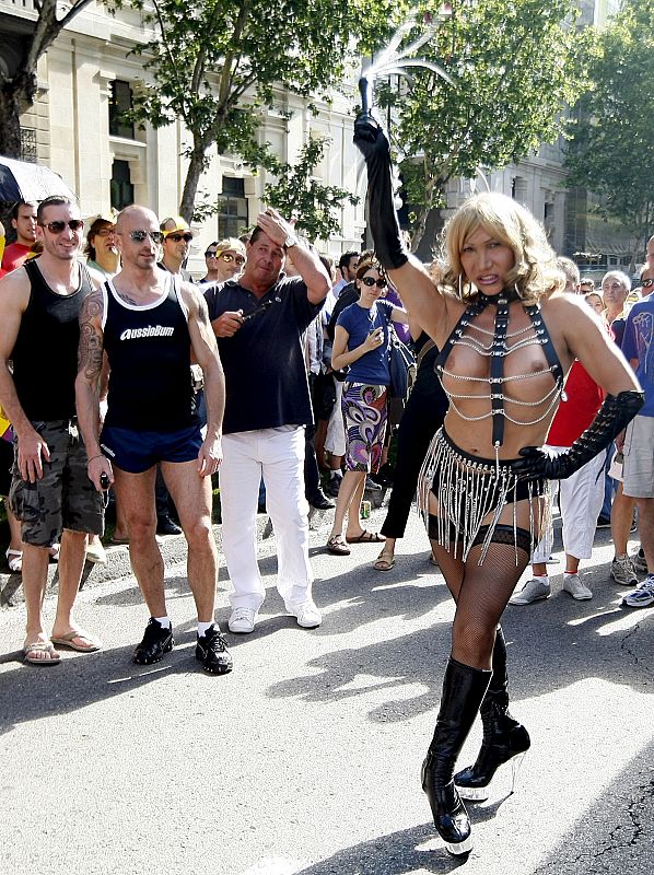 Varias personas durante la marcha del Orgullo Gay