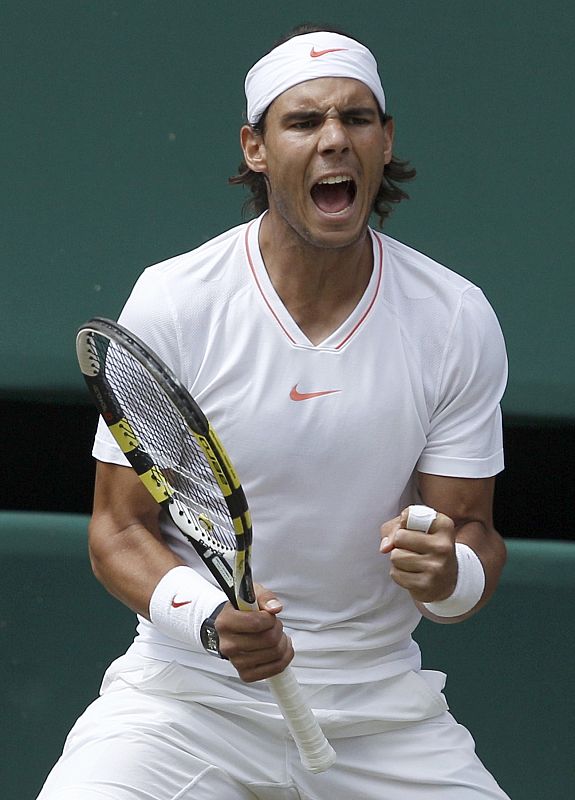 Gesto de rabia y alegría de Nadal, que se vio bastante sobre la hierba de Wimbledon.