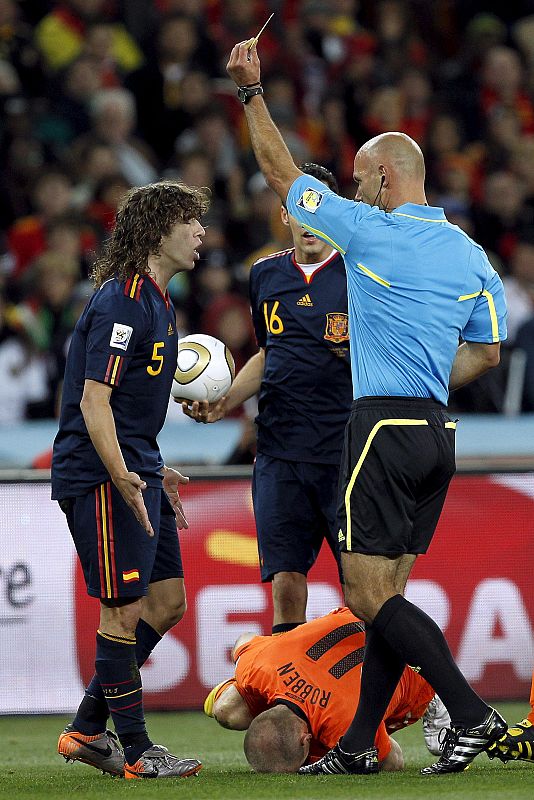 Amarilla para Puyol
