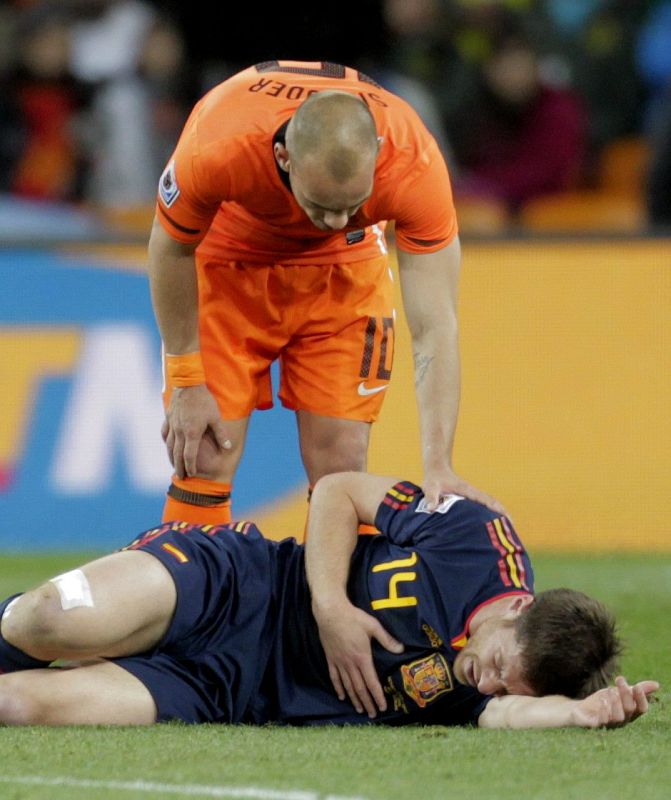 Xabi Alonso en el suelo