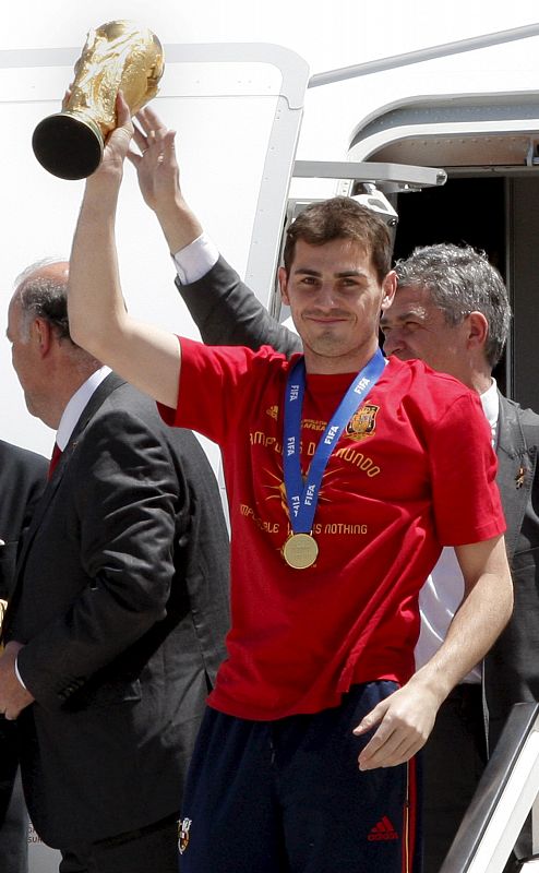 Casillas, emocionado, ofrece la Copa del Mundo