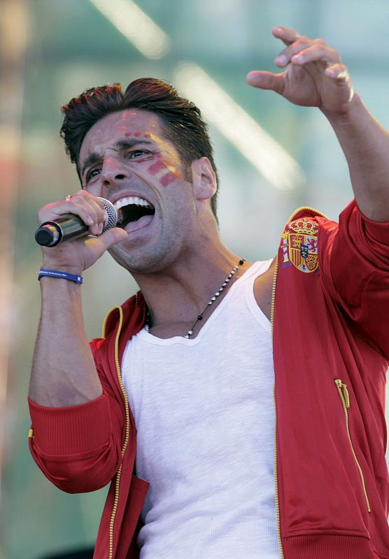 AMBIENTE ANTES DE LA LLEGADA DE LA SELECCION ESPAÑOLA DE FUTBOL A PUENTE DEL REY
