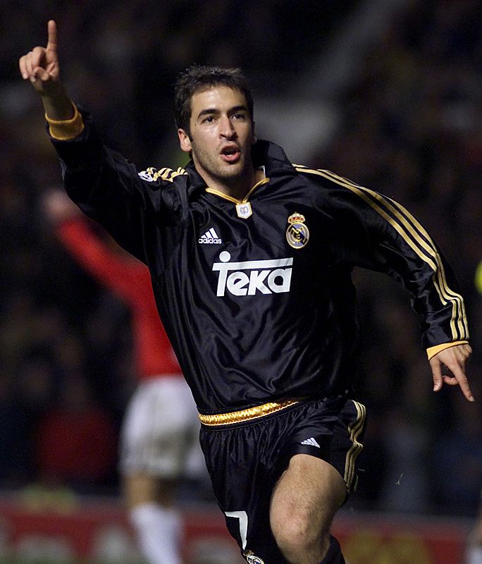 REAL MADRID'S RAUL CELEBRATES GOAL AGAINST MANCHESTER UTD.