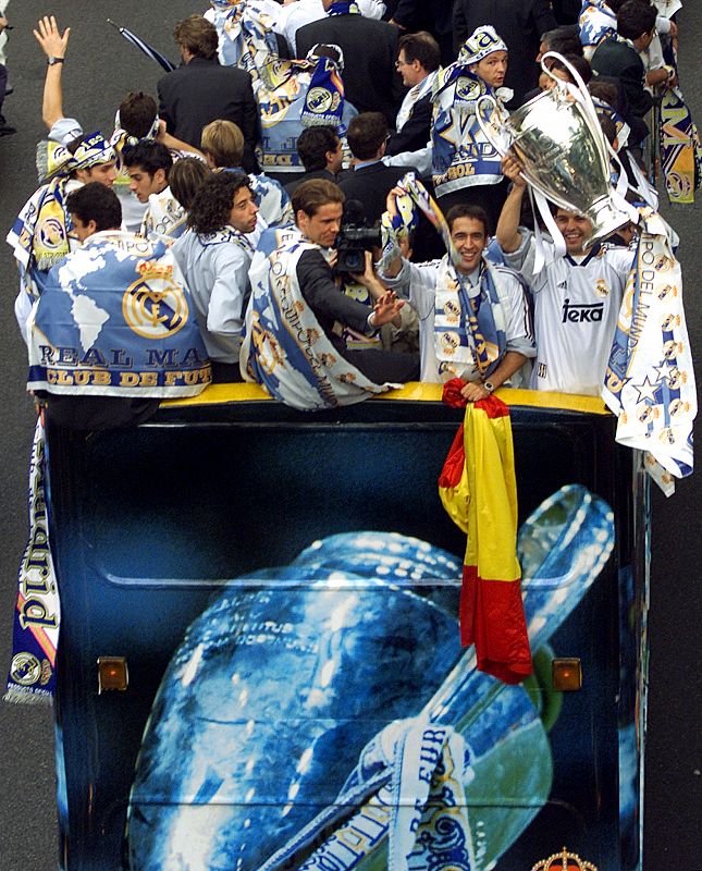 REAL MADRID PLAYERS ARRIVE IN MADRID WITH THE EUROPEAN CUP.