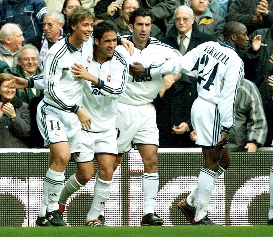 REAL MADRID PLAYERS CELEBRATE RAUL'S GOAL AGAINST MALAGA.