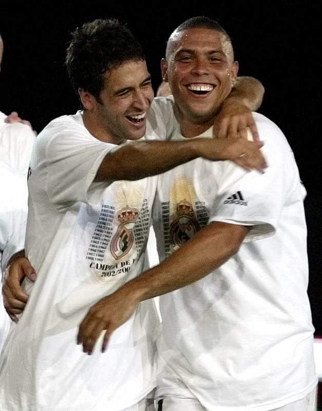 REAL MADRID'S RAUL AND RONALDO CELEBRATES AFTER WINNING THE SPANISH