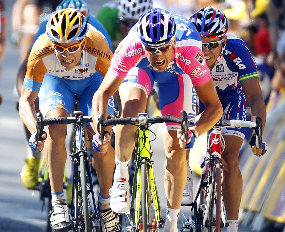 Lampre's Petacchi of Italy sprints ahead of Garmin-Transitions' Dean of New Zealand and Katusha's McEwen of Australia to win fourth stage of Tour de France cycling race between Cambrai and Reims