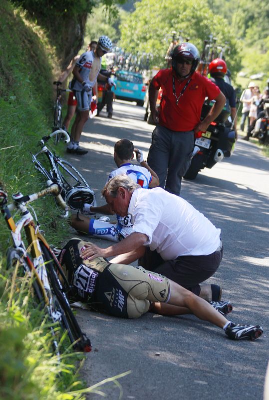 El español Iban Mayoz, de Footon-Servetto, tuvo que abandonar tras una caída en la que se fracturó tres costillas, en la 15ª etapa del Tour.