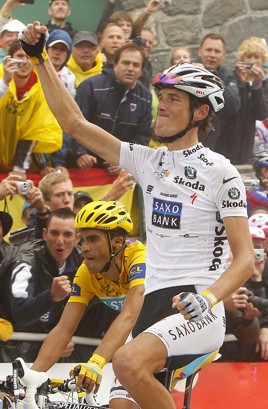 Saxo Bank's Schleck of Luxembourg celebrates as he crosses the finish line to win ahead of Astana's Contador of Spain during the 17th stage of the Tour de France cycling race from Pau to Tourmalet Pass