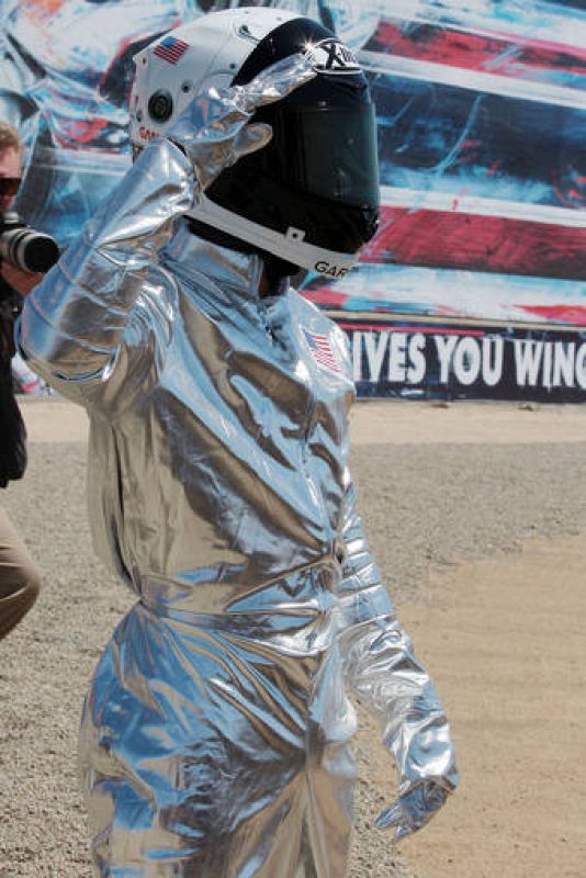 El mallorquín saluda a la afición de Laguna Seca.