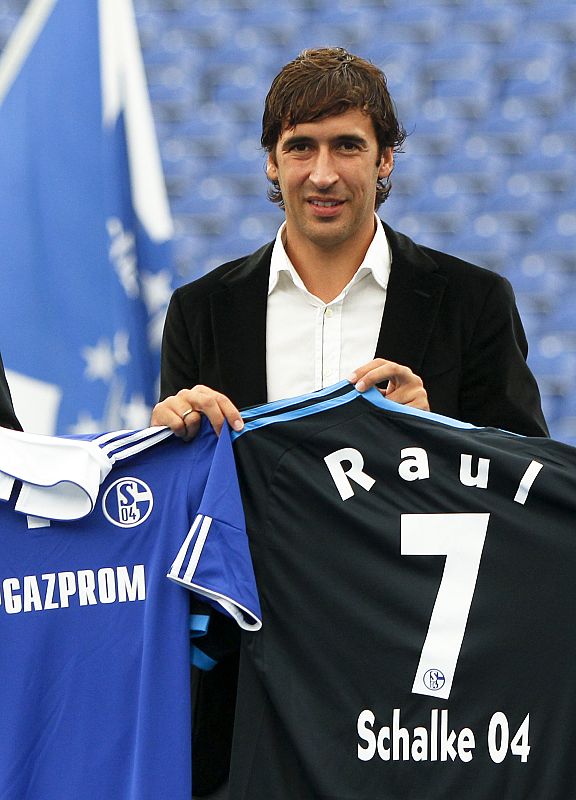 Raúl lucirá en el Schalke el número que siempre ha llevado a la espalda, el eterno siete