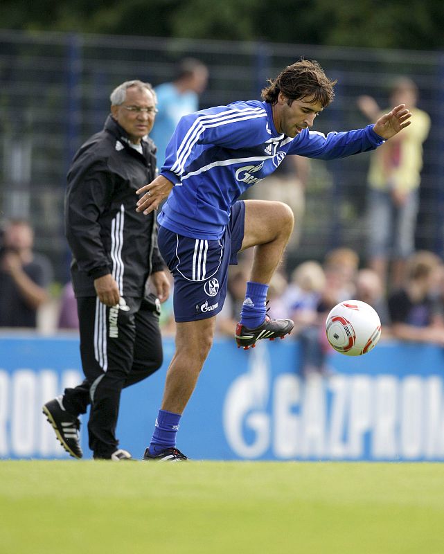 Raúl ya ha dejado destellos de calidad ante la atenta mirada de Felix Magath