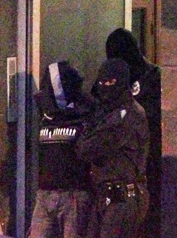 Agentes de la la Ertzaintza trasladan al presunto etarra Gurutz Aguirresarobe Pagola