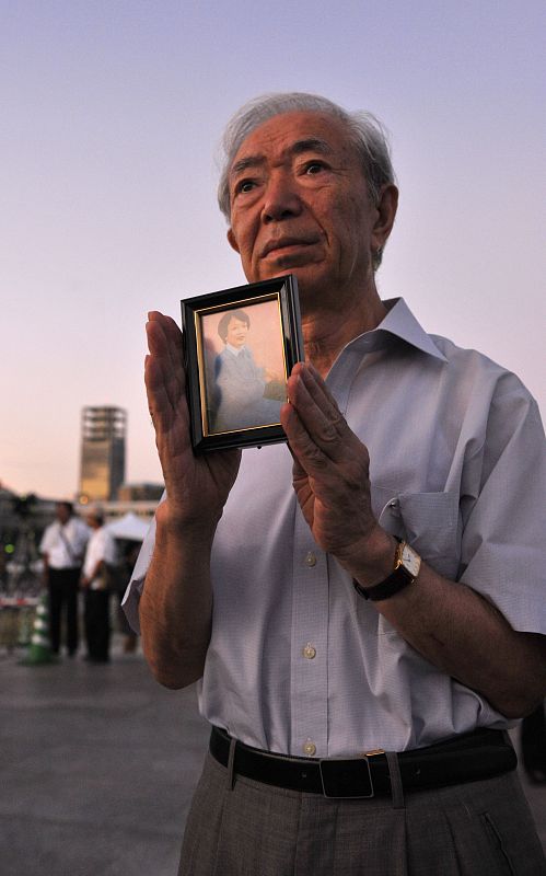 RESIDENTES DE HIROSHIMA RINDEN HOMENAJE A LAS VÍCTIMAS DE LA BOMBA ATÓMICA