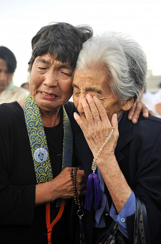 RESIDENTES DE HIROSHIMA RINDEN HOMENAJE A LAS VÍCTIMAS DE LA BOMBA ATÓMICA