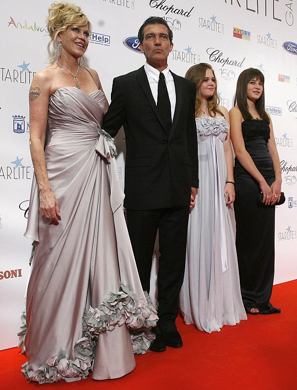 Melanie Griffith y  Antonio Banderas, con sus hijas Estella del Carmen y Dakota