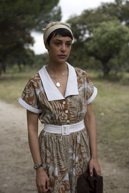 Amar en tiempos revueltos -Vestidas para la ocasión