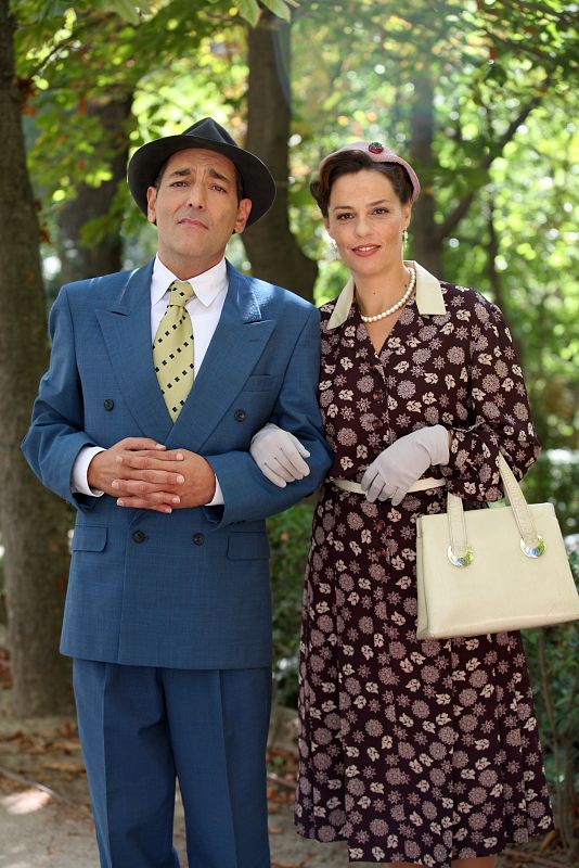 Amar en tiempos revueltos -Vestidas para la ocasión