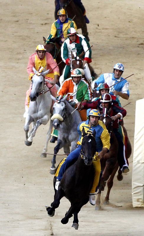 Jockey of Tartuca parish Luigi Trecciolino leads the pack of horses to win the Palio race in Siena