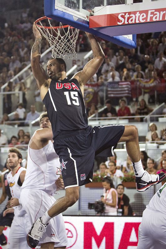 Tyson Chandler tras un intento de anotación durante el partido.