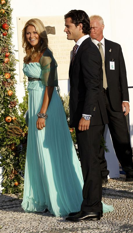 La princesa Magdalena de Suecia siempre ha destacado por su belleza. Imagen de la princesa y su hermano Carlos Felipe a su llegda a la iglesia Agios Nikolaos, donde se celebró la boda del príncipe Nikolaos de Gracia y Tatiana Blatnik.