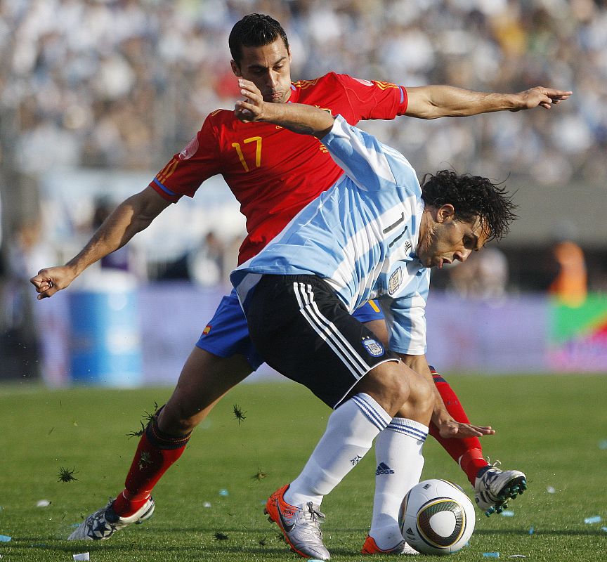 Carlos, 'El Apache', Tévez cuajó una gran actuación y marcó el tercer gol tras un fallo de Reina