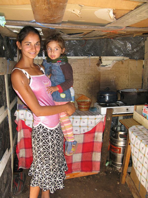En el campamento han construido cocinas con gas butano