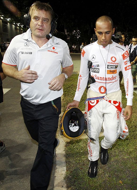 El británico Lewis Hamilton ha tenido que abandonar la carrera tras un encontronazo con Mark Webber.