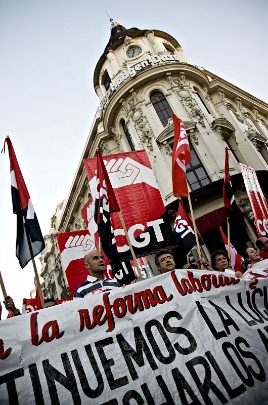 Un momento de la manifestación del sindicato de la CGT que ha recorrido algunas calles del centro de Madrid con motivo de la huelga general.