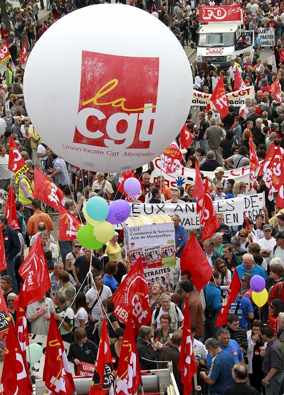 MILES DE FRANCESES SE MANIFIESTAN CONTRA LA REFORMA DE LAS PENSIONES