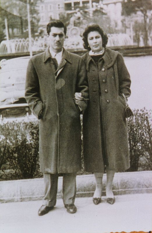 Vargas Llosa con su primera esposa, Julia, en Madrid en 1958.