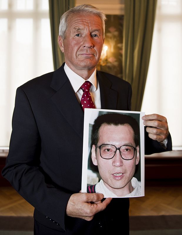 Chairman of  Norwegian Nobel Committee Jagland holds up photo of  jailed Chinese dissident Liu the recipient of the Nobel Peace Prize for 2010