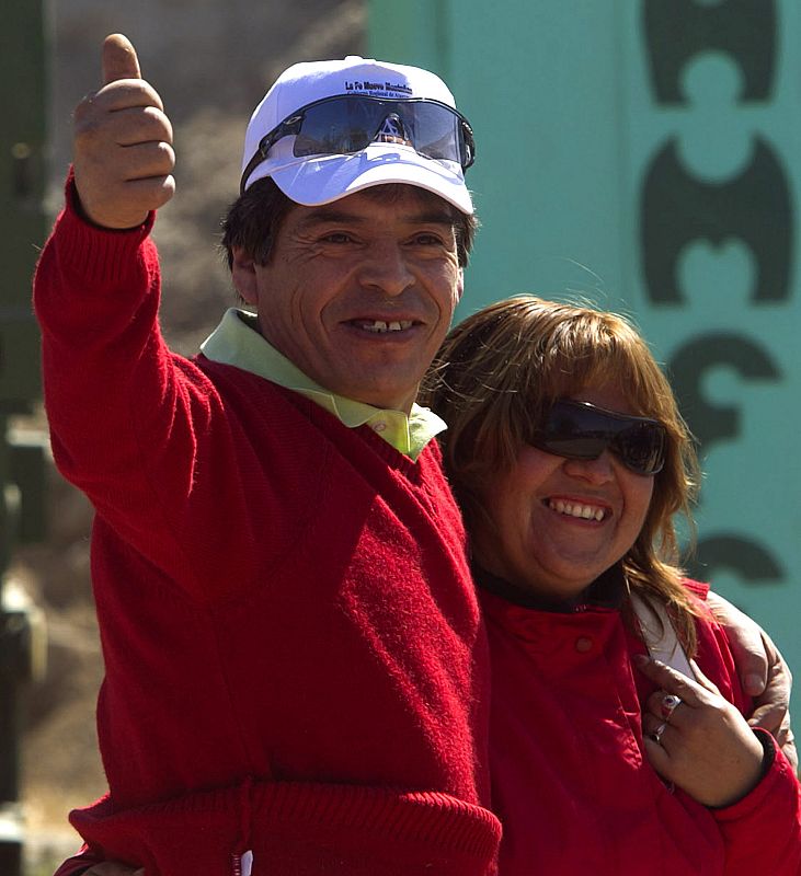 MINEROS RESCATADOS ASISTEN A UN ACTO RELIGIOSO EN EL YACIMIENTO SAN JOSÉ